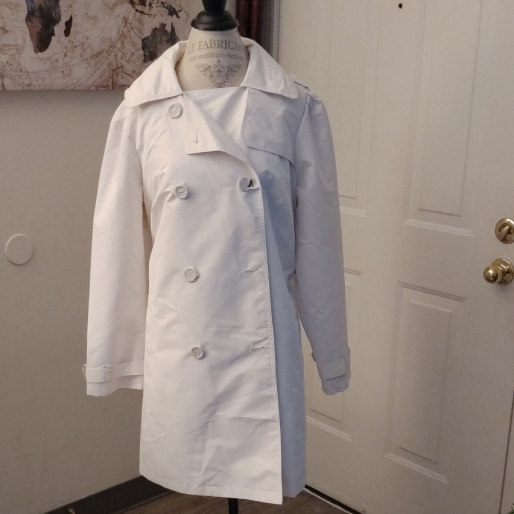New Never Worn - 1X White Mid Length Trench Coat